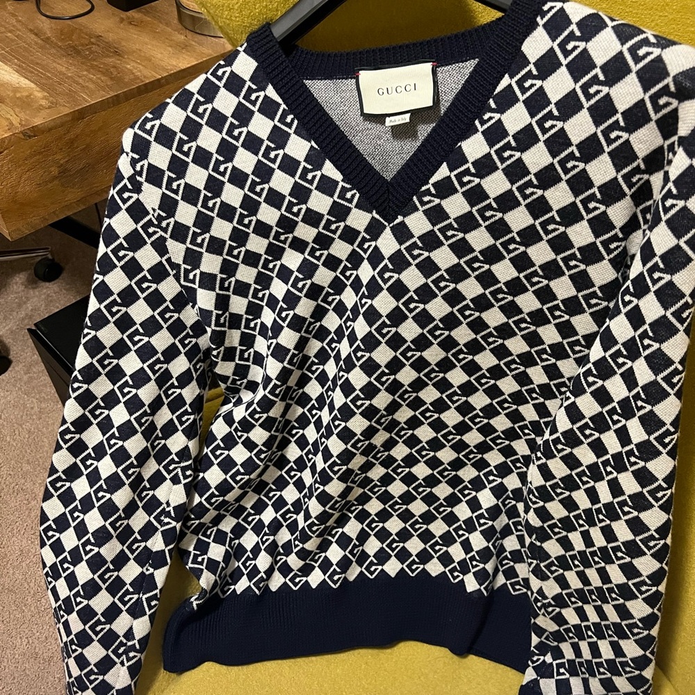COPY - Gucci  g logo sweater excellent condition